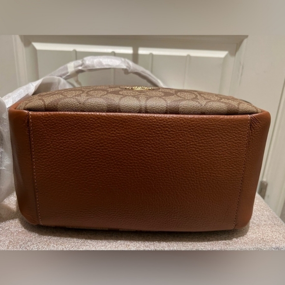 Pennie Shoulder Bag In Signature Canvas - Picture 5 of 5